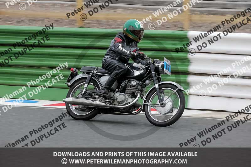 Vintage motorcycle club;eventdigitalimages;mallory park;mallory park trackday photographs;no limits trackdays;peter wileman photography;trackday digital images;trackday photos;vmcc festival 1000 bikes photographs